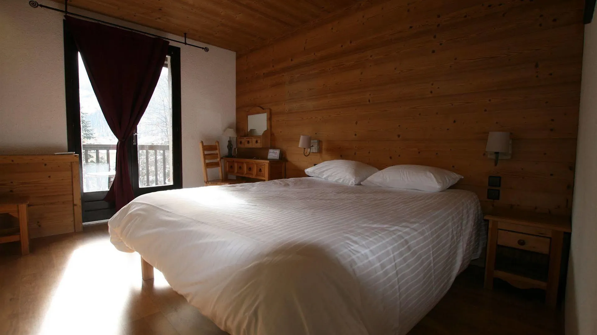 Hôtel les Vallois Vallouise 2*,